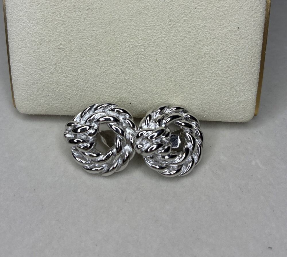 Vintage ￼MONET Clip On Earrings. Signed. Exceptional Condition.